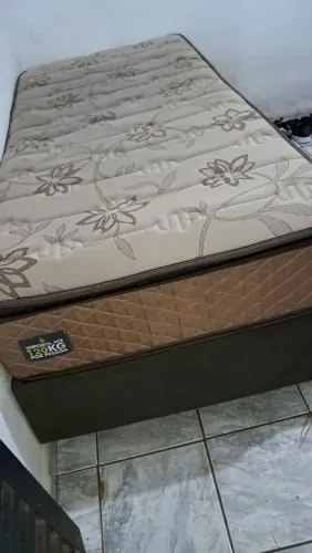 Cama de solteiro semi nova!!!