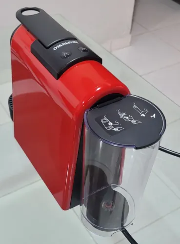 VENDO CAFETEIRA NESPRESSO ESSENZA MINI