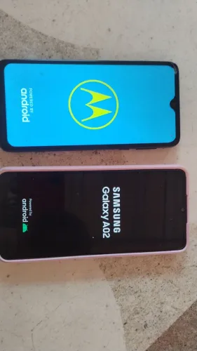Vendo 2 celulares Android, Motorola e Samsung a02 funcionando 