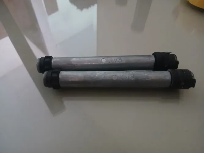 Par de buchas onde encaixa o contra peso do guidon da NC750X ano 2024/2015