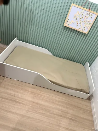 Mini Cama Infantil Montessori Branca com Colchão e Capa Impermeável muito novo