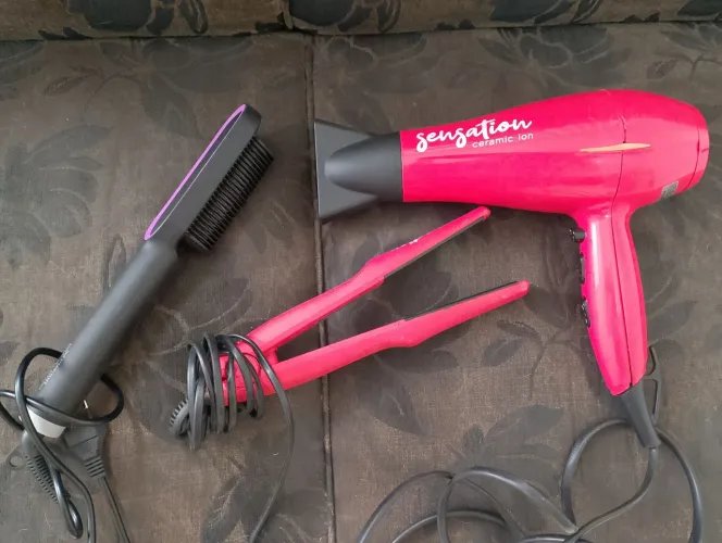 2 Chapinhas + 1 Secador de Cabelo - Ótimo Estado