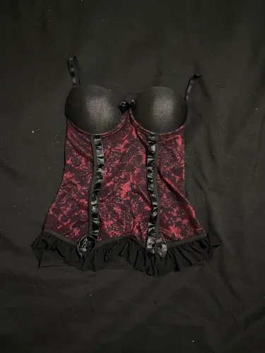 Corset preto e vermelho