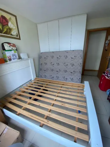 Cama em MDF branco em bom estado