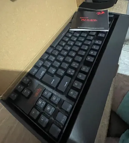 Teclado Mecânico Gamer Redragon Kumara RGB - Switch Red (Apenas 2 meses de uso)