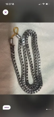 cordão de óculos prateado