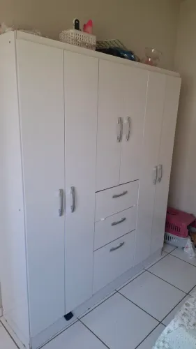 Guarda roupa branco 6 portas