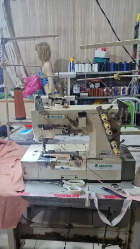 máquina de costura industrial
