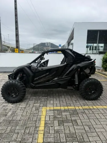 CFMoto ZForce Z10 TURBO 2025 semi novo 