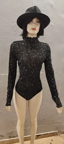 Body brilhoso transparente