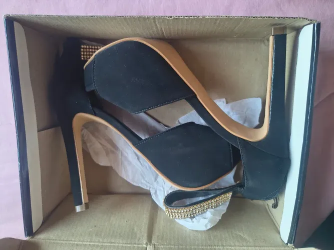 Sapatos salto alto novos tam 36