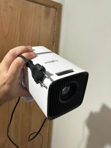 Projetor ThundeaL TD80W com Wi-Fi (Espelha Celular) - Resolução HD - Tela Gigante!