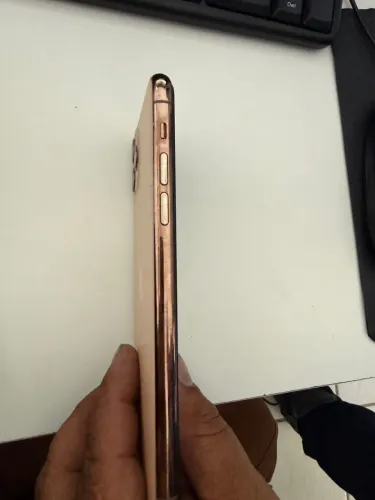 iPhone 11 Pro Max dourado