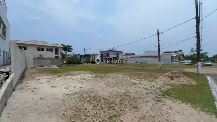 TERRENO COM 690m² DENTRO DE CONDOMINIO FECHADO À VENDA EM BERTIOGA/SP