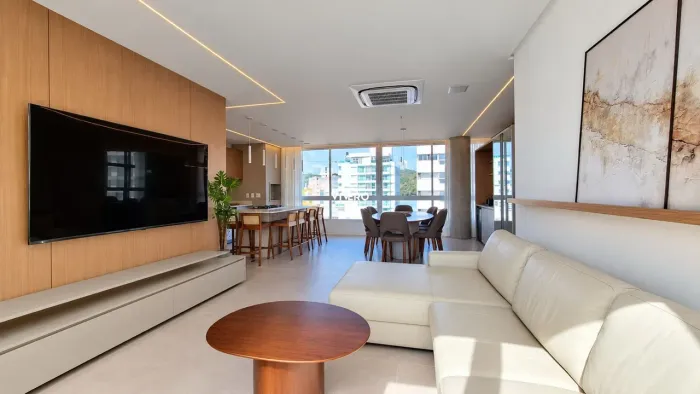 Apartamento 3 Suítes com Vista Mar a 100m da Praia Brava