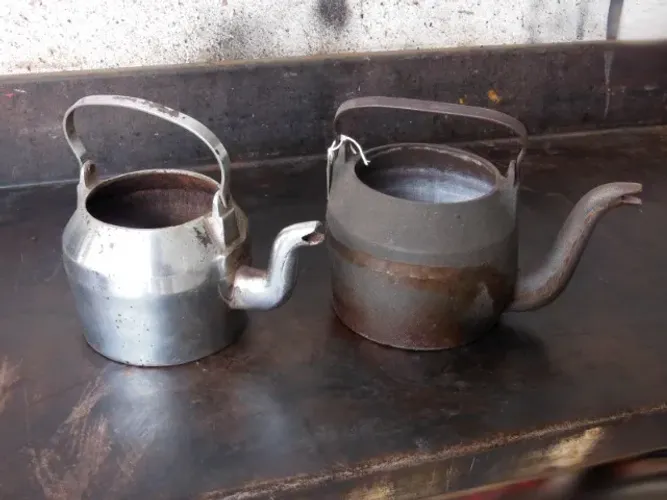 Chaleiras Antigas de Ferro 3 e 4 Litros - 150,00 cada