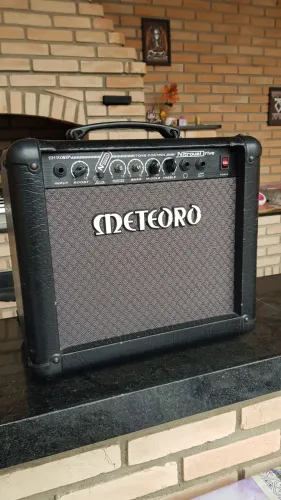 Amplificador de guitarra Meteoro Nitrous 30 Watts.