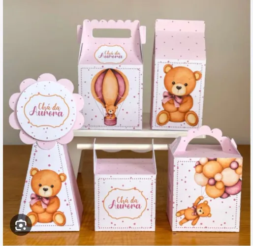 Caixas personalizada e festa na mesa