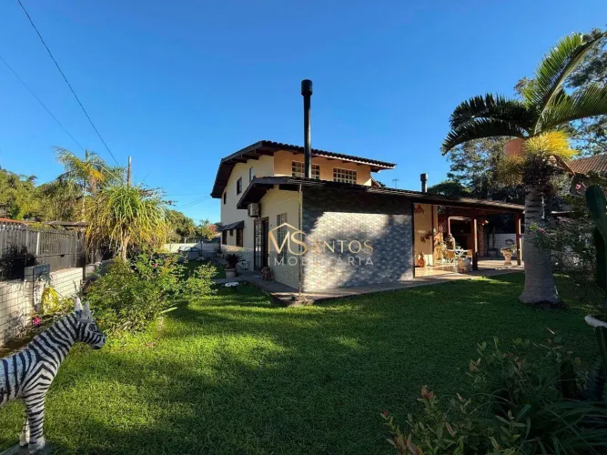 Casa com 5 dormitórios à venda, 250 m² por R$ 1.800.000,00 - Daniela - Florianópolis/SC