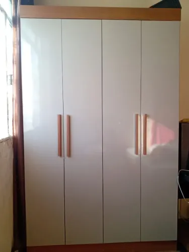 Guarda-Roupa 4 Portas + 3 Gavetas - Bem Conservado MATERIAL EM MDP MELHOR QUE MDF