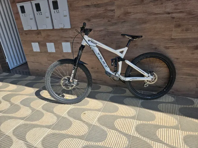 Bicicleta Trust Myth 7.5