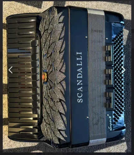 Acordeon Scandalli Super V 3/4 de Voz Duplo Cassoto 120 Baixos - Made in Italy
