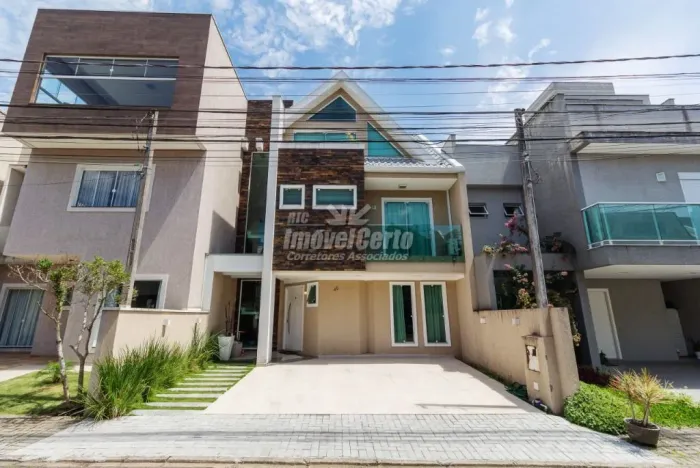 Ótima Casa no Residencial Bouganville II com 199,00m² ÚTIL no Capão Raso