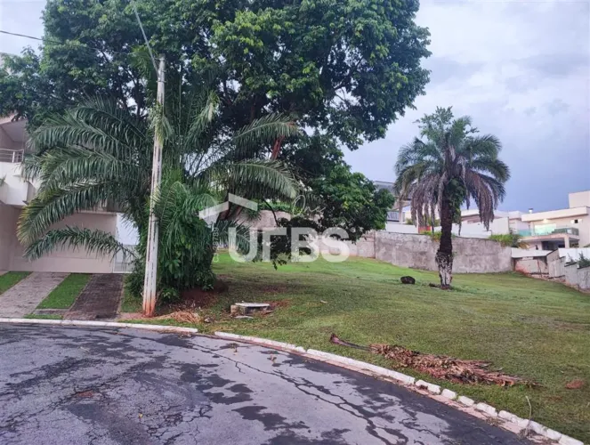 Oportunidade Única no Condomínio do Lago: Seu Terreno Residencial em Goiânia Espera por Vo