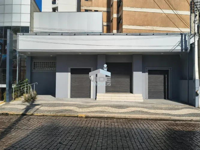 Salão Comercial para Locação no Cambuí, Campinas-SP: 4 Salas, 4 Banheiros, 3 Vagas de Gara