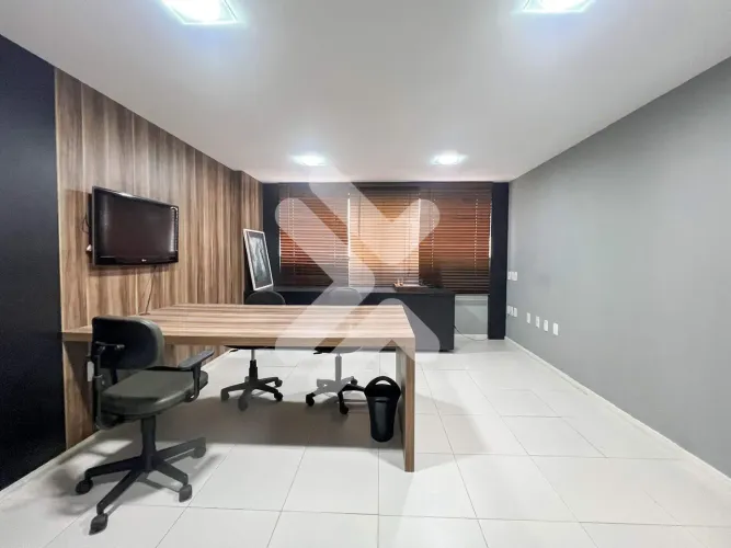 Sala comercial a venda em Tirol - 40m2