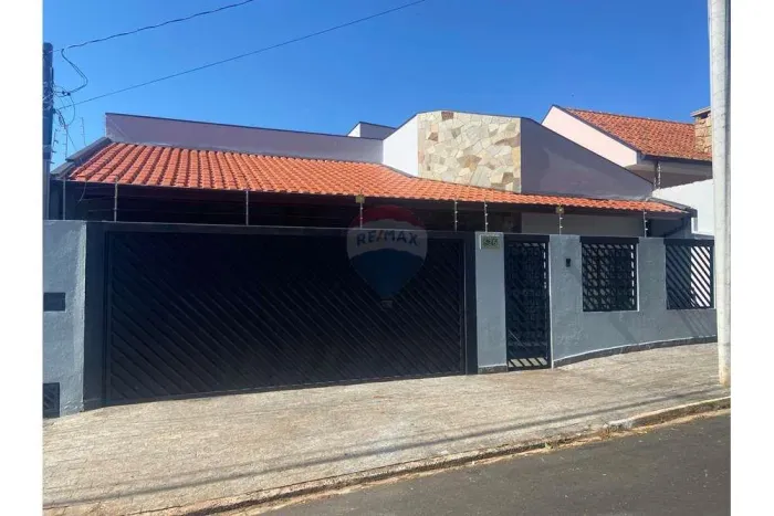 CASA COM PISICINA, HIDROMASSAGEM E ÁREA GOURMET - Jardim Paraíso, Botucatu/SP