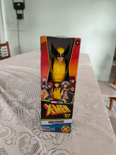 Boneco wolwerine X-Men 97 na caixa