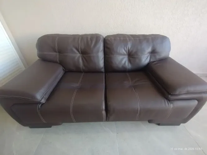 Sofa dois lugares - Courino automotivo - Marrom Café