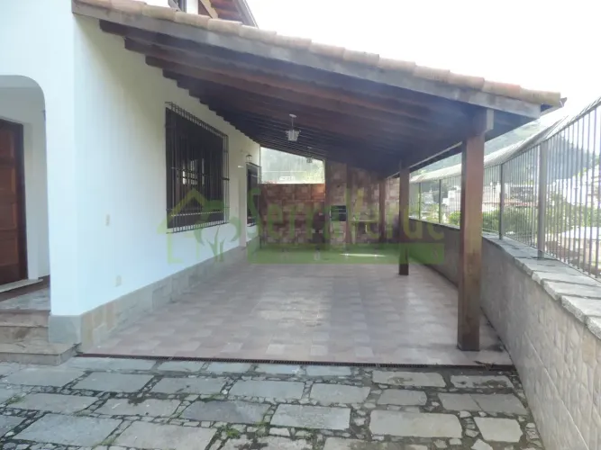 CENTRO (EXCELENTE CASA PRÓXIMO À RUA SANTOS DUMONT)