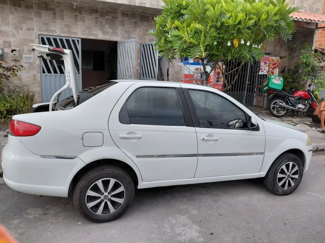 Fiat Siena Tetrafuel 1.4 MPI Fire Flex 8V 4P 2012