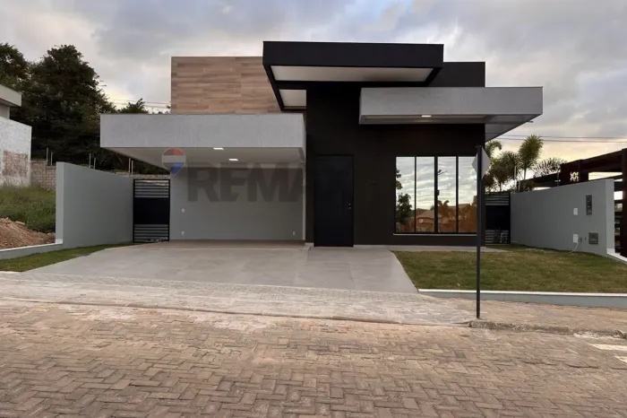 Viva no Paraíso: Casa no Condomínio Caminho Das Árvores.