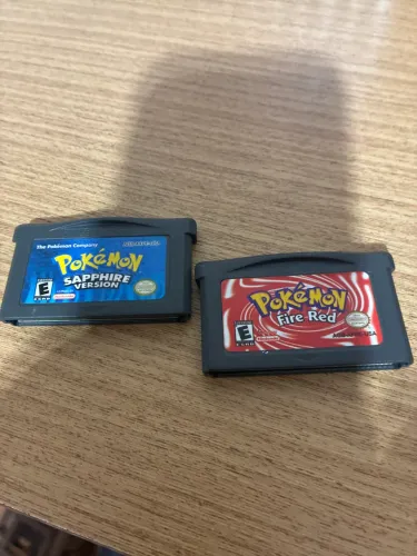 Game Boy Advance com 2 jogos Pokemon (Sapphire Version e Fire Red) + bolsa original