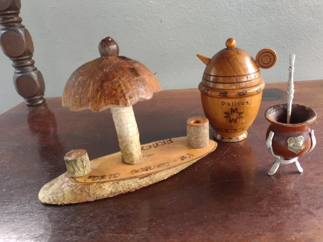 Enfeites antigos de madeira. 50 reais