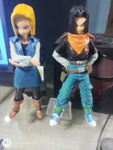 Action figuras Android 17 e 18