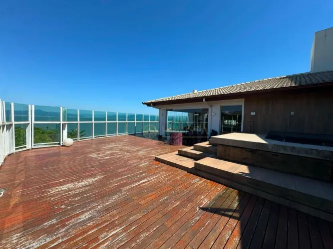 Cobertura Duplex com 4 suítes, Vista Mar e 3 vagas - Cacupé, em Florianópolis.