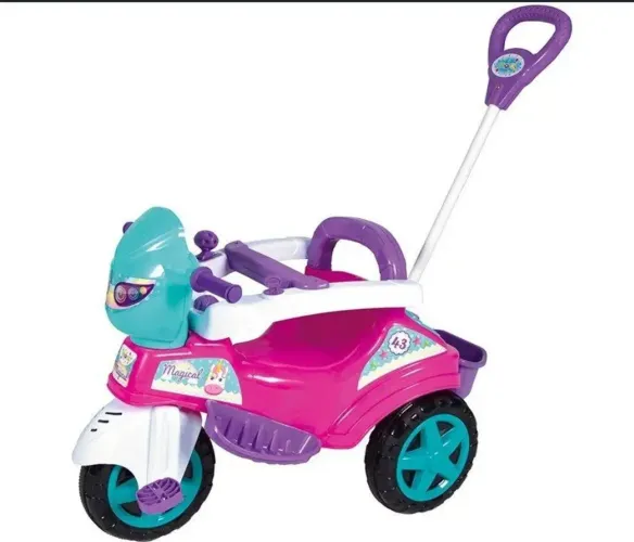 Triciclo infantil feminino