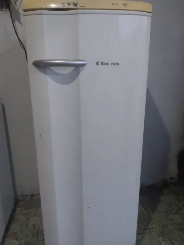Geladeira Electrolux.. 450,00 posso entregar