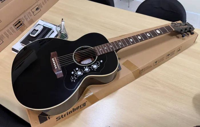 Violão Takamine