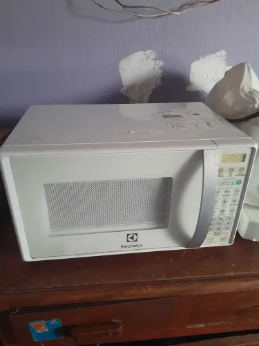 Micro-ondas e caixa do ar condicionado