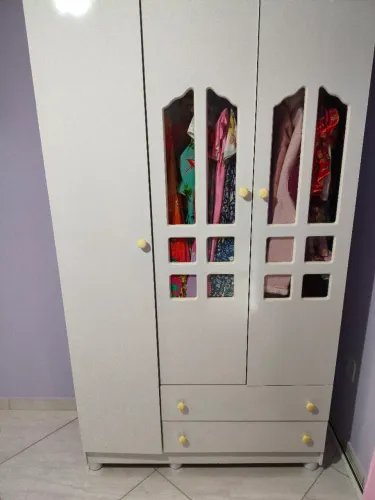 Guarda roupas infantil 
