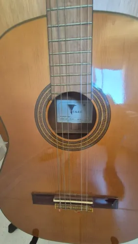 Violão acústico marca Eagle com suporte. Relíquia. Valor R$ 600,00
