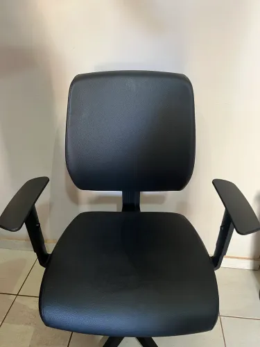Cadeira para escritório em couro
