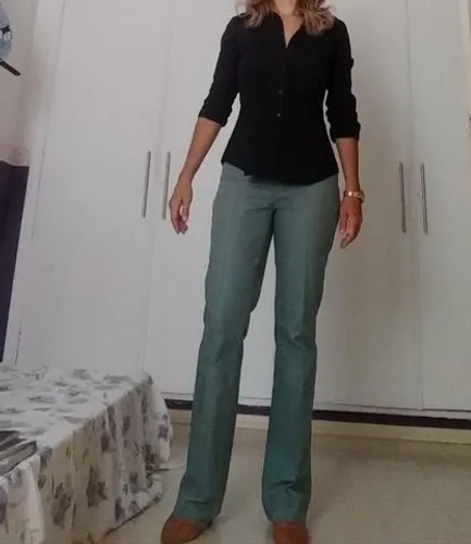 Calça verde Amaro + camisa feminina preta, Tam 40