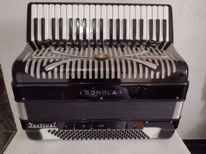 Acordeon Sonola 120 baixos, quinta de voz