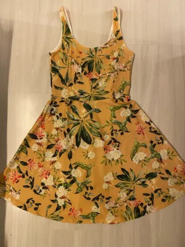 Vestido CeA floral amarelo - tamanho P NOVO